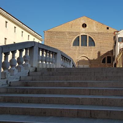 la facciata di San Lorenzo